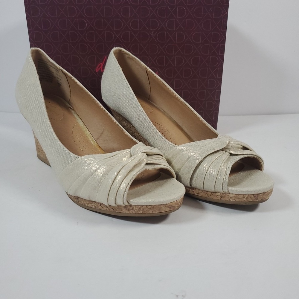 DexFlex Comfort Size 9 Silver Memory Foam Wedge‎ Sandal Shoes